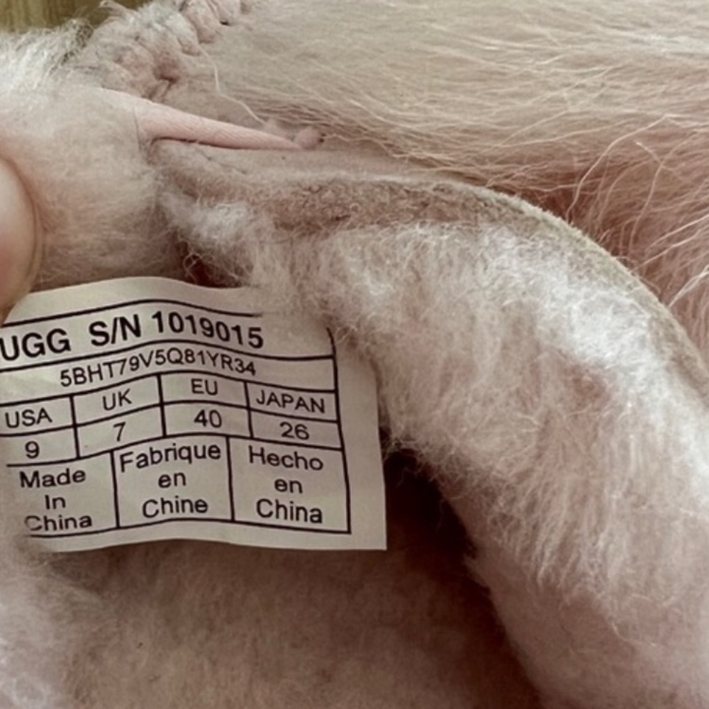 NEW ugg uggs Pom Pom moccasins pale pink size 9